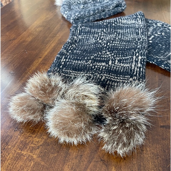 Matching Harricana Hat and Scarf with Fur - Picture 10 of 11